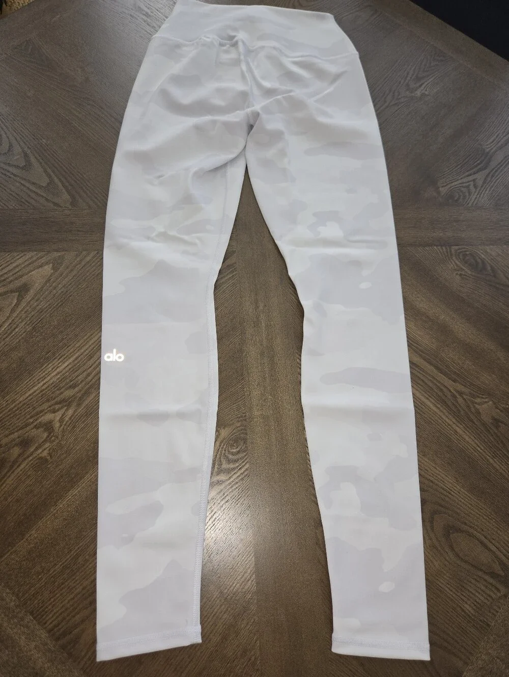 ALO Yoga NWOT High Waist Vapor Leggings White Camouflage Camo sz MEDIUM
